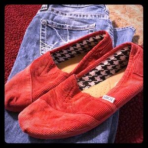 Super cute Toms